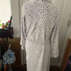 Jessica Simpson Robe